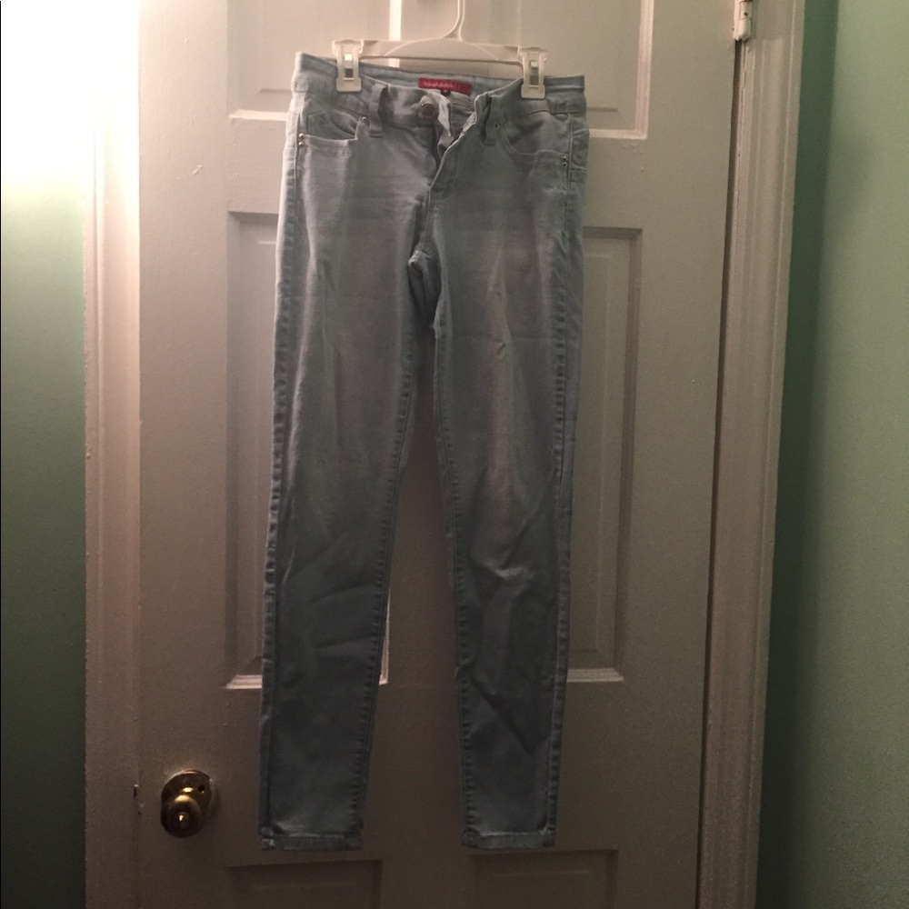 “Wanna Betta Butt?” Mid-rise Lightwash Blue Jeans